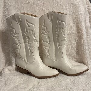 Elegant White Embroidered Heeled Boots